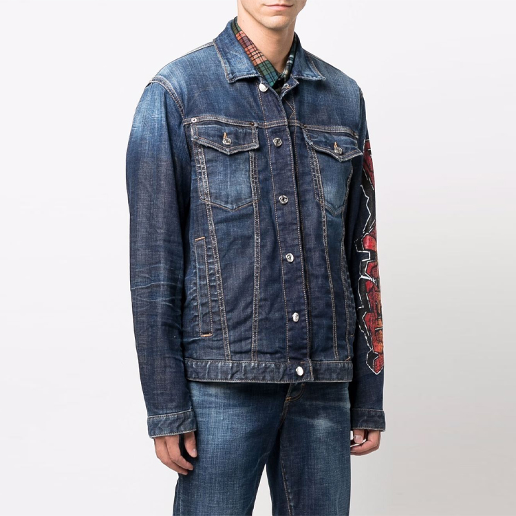 Shop DSQUARED2 SS22 男士蓝色涂鸦印花标志牛仔夹克. S74AM1227S30342-470