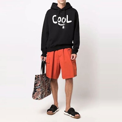 DSQUARED2 SS22 标志性图案黑色连帽衫 时尚款式. S74GU0580S25516-900 Shop DSQUARED2 SS22 标志性图案黑色连帽衫 时尚款式. S74GU0580S25516-900