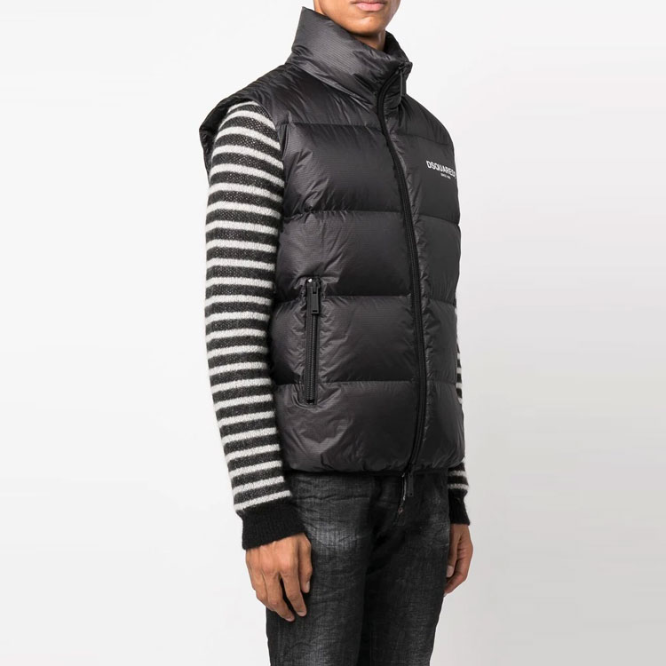 Purchase Chaleco Acolchado Negro DSQUARED2 SS23 con Diseño de Logo Sólido. S74FB0303S76627-900