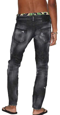 DSQUARED2 SS23 Distressed Washed Black Denim Jeans . S71LB1143S30357-900 Lookbook DSQUARED2 SS23 Distressed Washed Black Denim Jeans . S71LB1143S30357-900