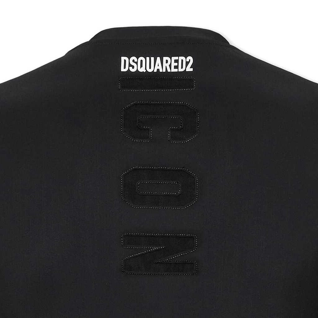 Shop DSQUARED2 SS24修身长袖T恤黑色背面徽标补丁款式。 D9M0D5430ISA01-001