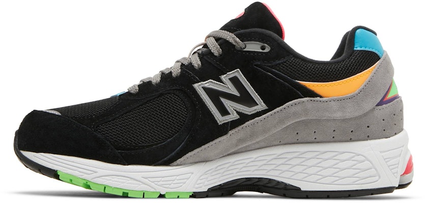 DTLR x New Balance 2002R 'Masquerade' Lelaki M2002RDT Lookbook DTLR x New Balance 2002R 'Masquerade' Lelaki M2002RDT