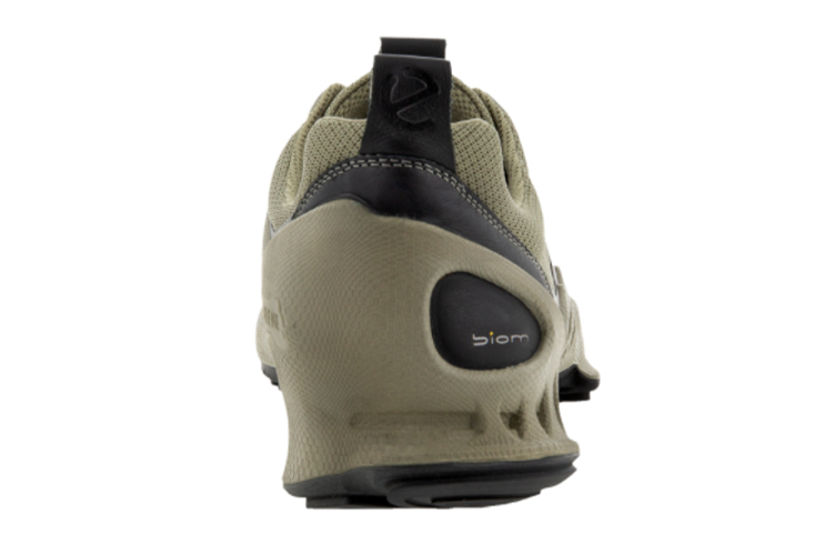 Shop ecco/愛步 Biom Aex 舒適耐磨戶外鞋 綠色