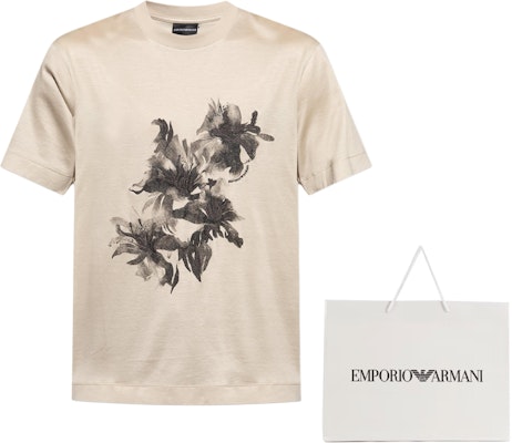 エンポリオアルマーニ ベージュ 花刺繍 クルーネック Tシャツ EM001024AF10017U1098 Lookbook エンポリオアルマーニ ベージュ 花刺繍 クルーネック Tシャツ EM001024AF10017U1098