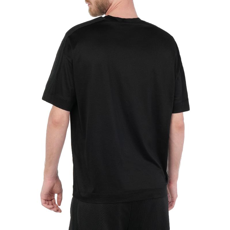 Shop Emporio Armani 黑色圆领修身图案印花T恤。 3R1TT6-1JUVZ-0999