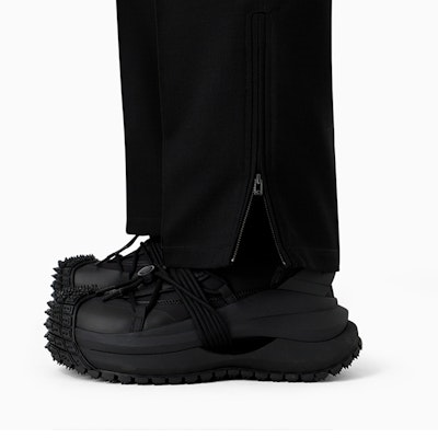 Emporio Armani 黑色抽绳直筒休闲裤 SS24. 3D1PN4-1NFVZ-0999 Sizing Emporio Armani 黑色抽绳直筒休闲裤 SS24. 3D1PN4-1NFVZ-0999