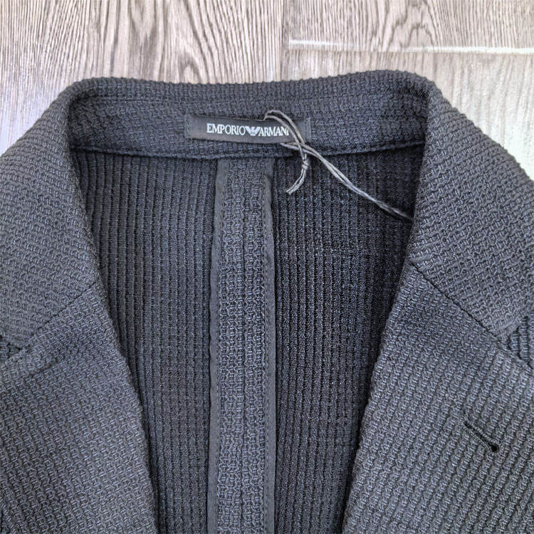 Shop 엠포리오 아르마니 블랙 자수 자카드 싱글 브레스티드 블레이저. H41G37-E1057-999