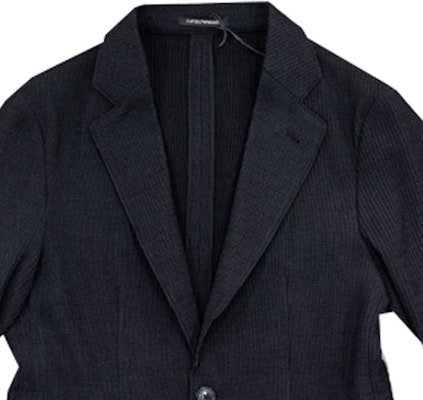 엠포리오 아르마니 블랙 자수 자카드 싱글 브레스티드 블레이저. H41G37-E1057-999 Purchase 엠포리오 아르마니 블랙 자수 자카드 싱글 브레스티드 블레이저. H41G37-E1057-999