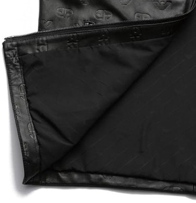 EMPORIO ARMANI 黑色压纹Logo皮革夹克 SS23. D41R74-D1P7A-999 Purchase EMPORIO ARMANI 黑色压纹Logo皮革夹克 SS23. D41R74-D1P7A-999