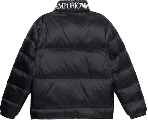 EMPORIO ARMANI Jaket Hitam Puffer dengan Logo dan Kolar Zip-up. 6RPB33-PNEOZ-1200 Lookbook EMPORIO ARMANI Jaket Hitam Puffer dengan Logo dan Kolar Zip-up. 6RPB33-PNEOZ-1200