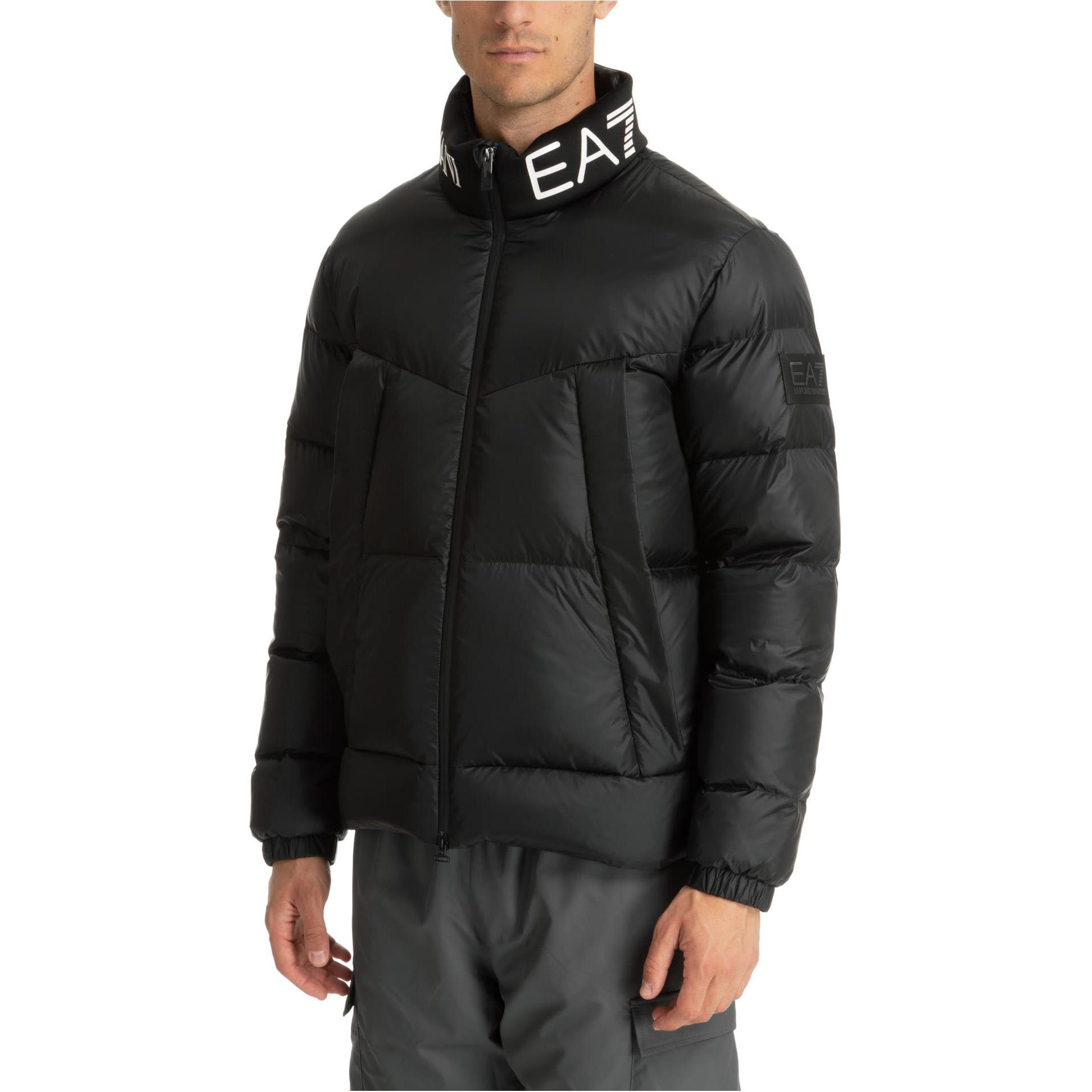 Sizing EMPORIO ARMANI Jaket Hitam Puffer dengan Logo dan Kolar Zip-up. 6RPB33-PNEOZ-1200