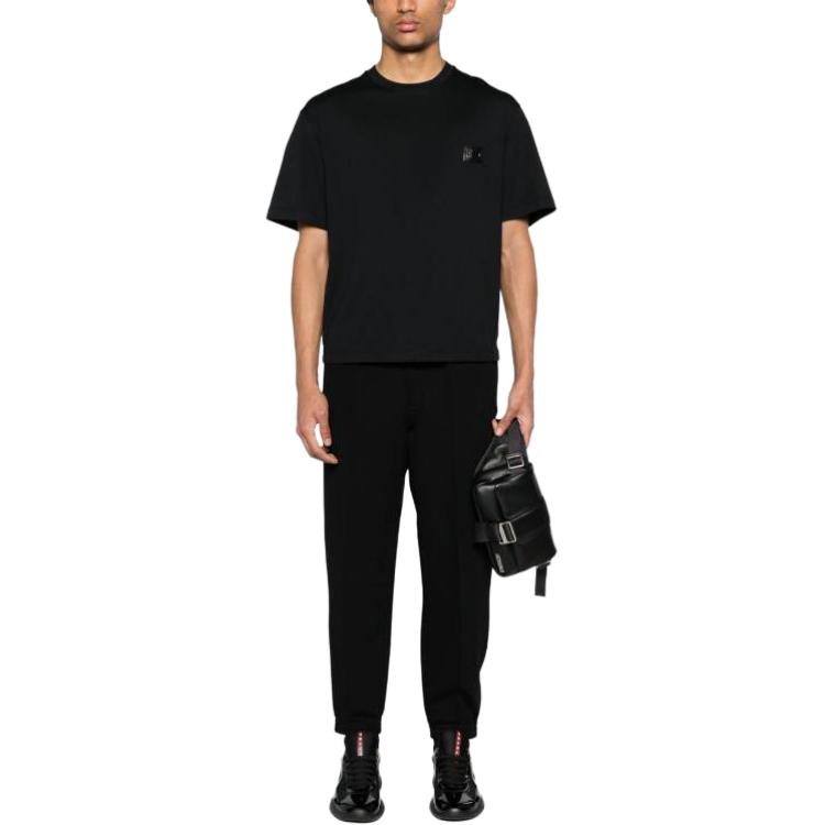 Lookbook Emporio Armani Celana Kasual Hitam Solid Mid-Rise Tapered Elastis 3D1P75-1JHSZ-0999