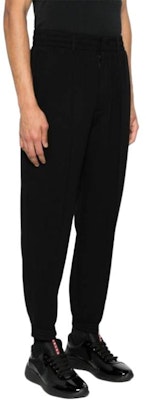 Emporio Armani Celana Kasual Hitam Solid Mid-Rise Tapered Elastis 3D1P75-1JHSZ-0999 Purchase Emporio Armani Celana Kasual Hitam Solid Mid-Rise Tapered Elastis 3D1P75-1JHSZ-0999