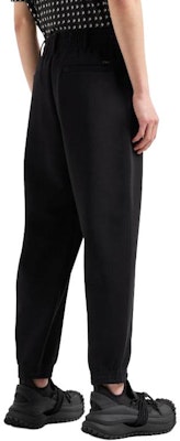 Emporio Armani Celana Kasual Hitam Solid Mid-Rise Tapered Elastis 3D1P75-1JHSZ-0999 Details for Emporio Armani Celana Kasual Hitam Solid Mid-Rise Tapered Elastis 3D1P75-1JHSZ-0999