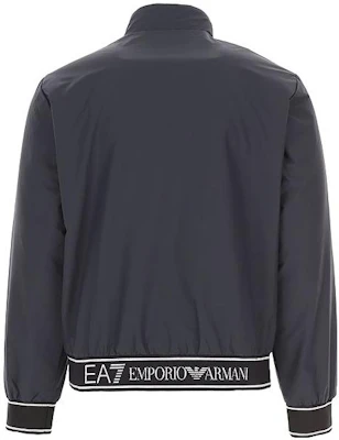 엠포리오 아르마니 블루 레터 프린트 스탠드 칼라 집업 재킷. 6RPB07-PN27Z-0578 Lookbook 엠포리오 아르마니 블루 레터 프린트 스탠드 칼라 집업 재킷. 6RPB07-PN27Z-0578