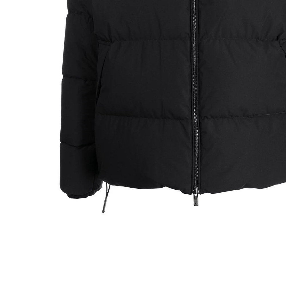 Sizing Chaqueta Negra Emporio Armani Plumón de Manga Larga con Cremallera y Cuello Alto. 8N1BQ3-1NLRZ-0999