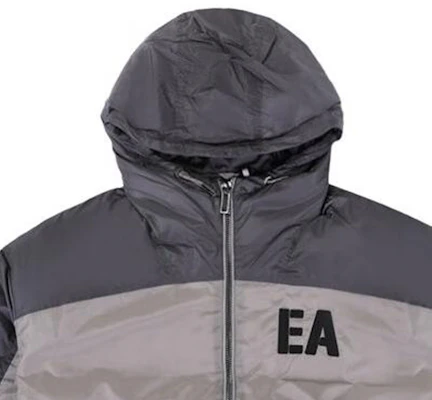 Emporio Armani Jaket Puffer Hoodie Bordir Abu-Abu Muda 6L1BH8-1NQTZ-01B2 Details for Emporio Armani Jaket Puffer Hoodie Bordir Abu-Abu Muda 6L1BH8-1NQTZ-01B2