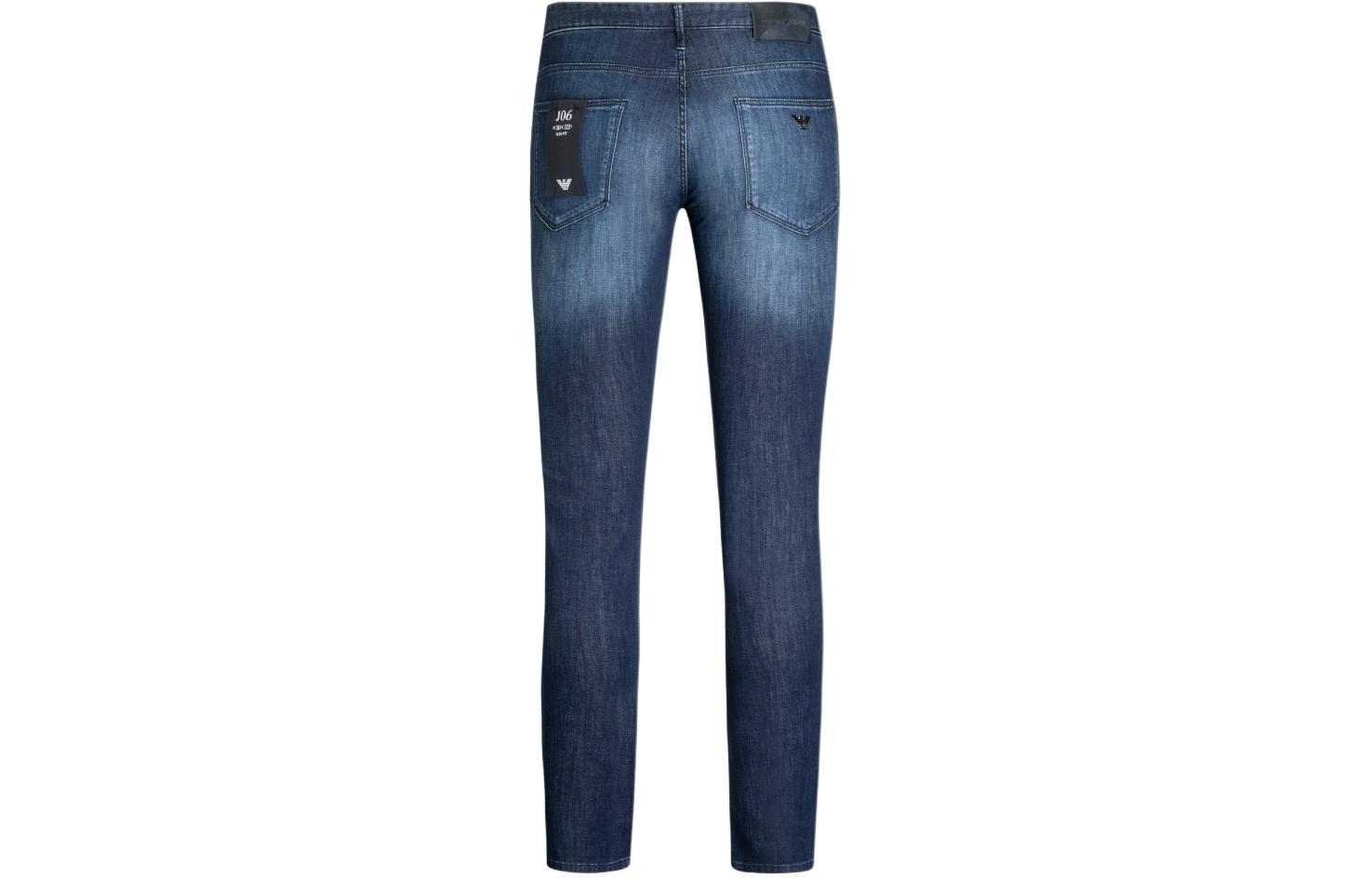 Lookbook Emporio Armani 中腰藍色休閒牛仔褲附拉鍊口袋 SS24。 8N1J06-1D16Z-0942