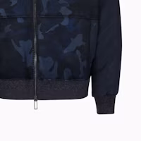 Shop Emporio Armani 深藍迷彩印花棉質外套. 6R1B77-1NFNZ-0920