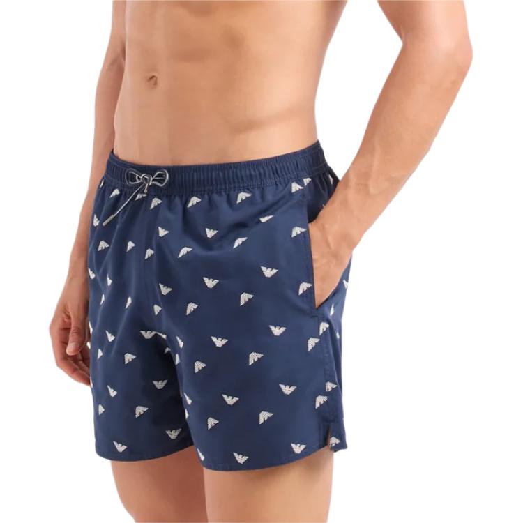 Lookbook 엠포리오 아르마니 네이비 블루 로고 자수 스트레이트 비치 반바지. 211740-4R434-106935