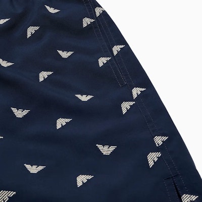 엠포리오 아르마니 네이비 블루 로고 자수 스트레이트 비치 반바지. 211740-4R434-106935 Purchase 엠포리오 아르마니 네이비 블루 로고 자수 스트레이트 비치 반바지. 211740-4R434-106935