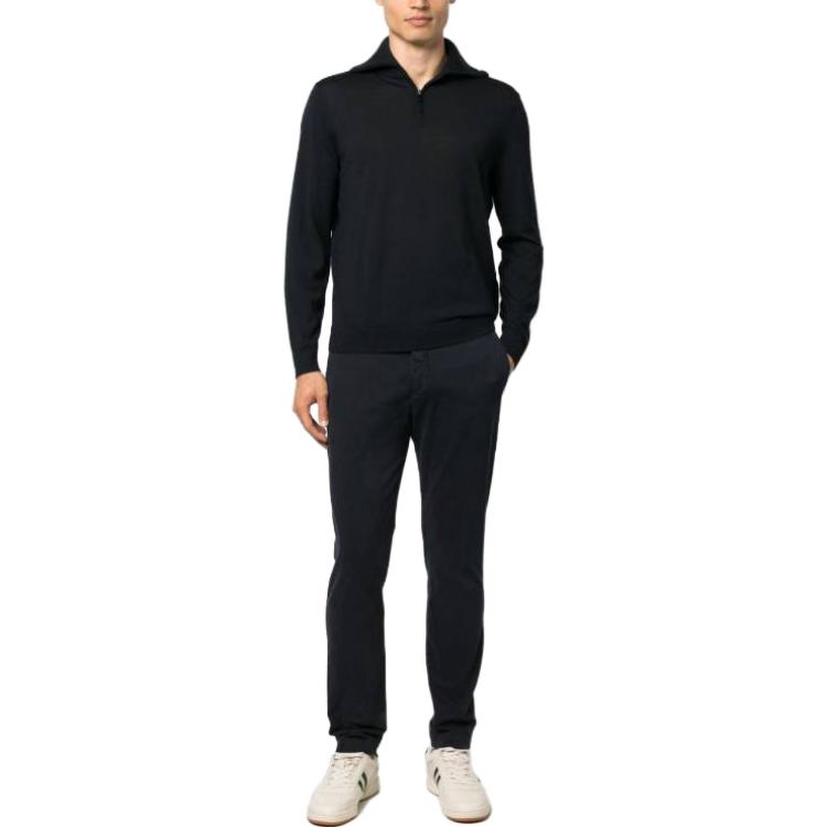 Lookbook EMPORIO ARMANI Sweater Rajut Navy Blue dengan Logo Bordir. 6R1MXF-1MNFZ-F904