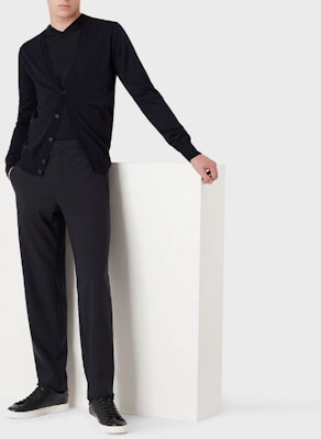 Emporio Armani 海军蓝V领钮扣针织开衫 FW22 8N1E211-M67Z1-0922 Lookbook Emporio Armani 海军蓝V领钮扣针织开衫 FW22 8N1E211-M67Z1-0922