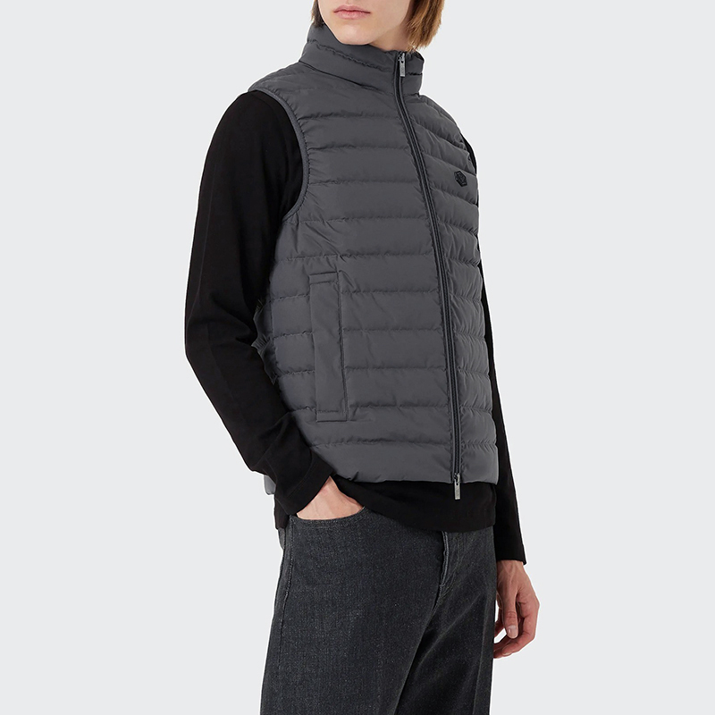 Shop Emporio Armani 铁灰色菱格羽绒马甲 8N1BQ1-1NLRZ-0633