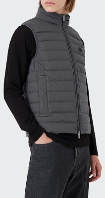 Emporio Armani 铁灰色菱格羽绒马甲 8N1BQ1-1NLRZ-0633 Shop Emporio Armani 铁灰色菱格羽绒马甲 8N1BQ1-1NLRZ-0633