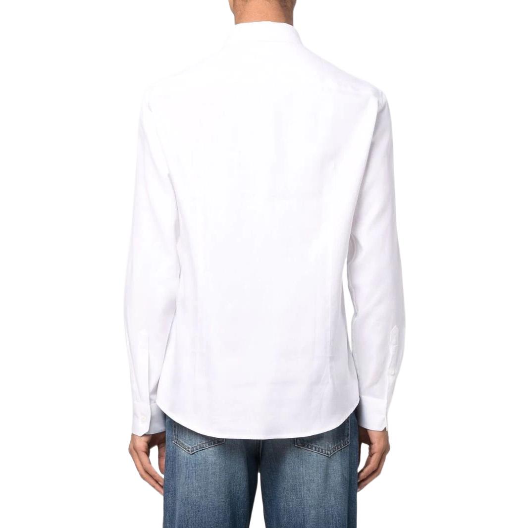 Lookbook Emporio Armani Slim Fit Kemeja Lengan Panjang Putih SS22 Polos Button-Down. 8N1CD4-1NB1Z-0100