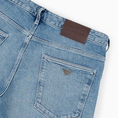 EMPORIO ARMANI 修身直筒藍色牛仔褲搭配標誌印花與前扣設計 6R1J06-1D05Z-10942 Shop EMPORIO ARMANI 修身直筒藍色牛仔褲搭配標誌印花與前扣設計 6R1J06-1D05Z-10942