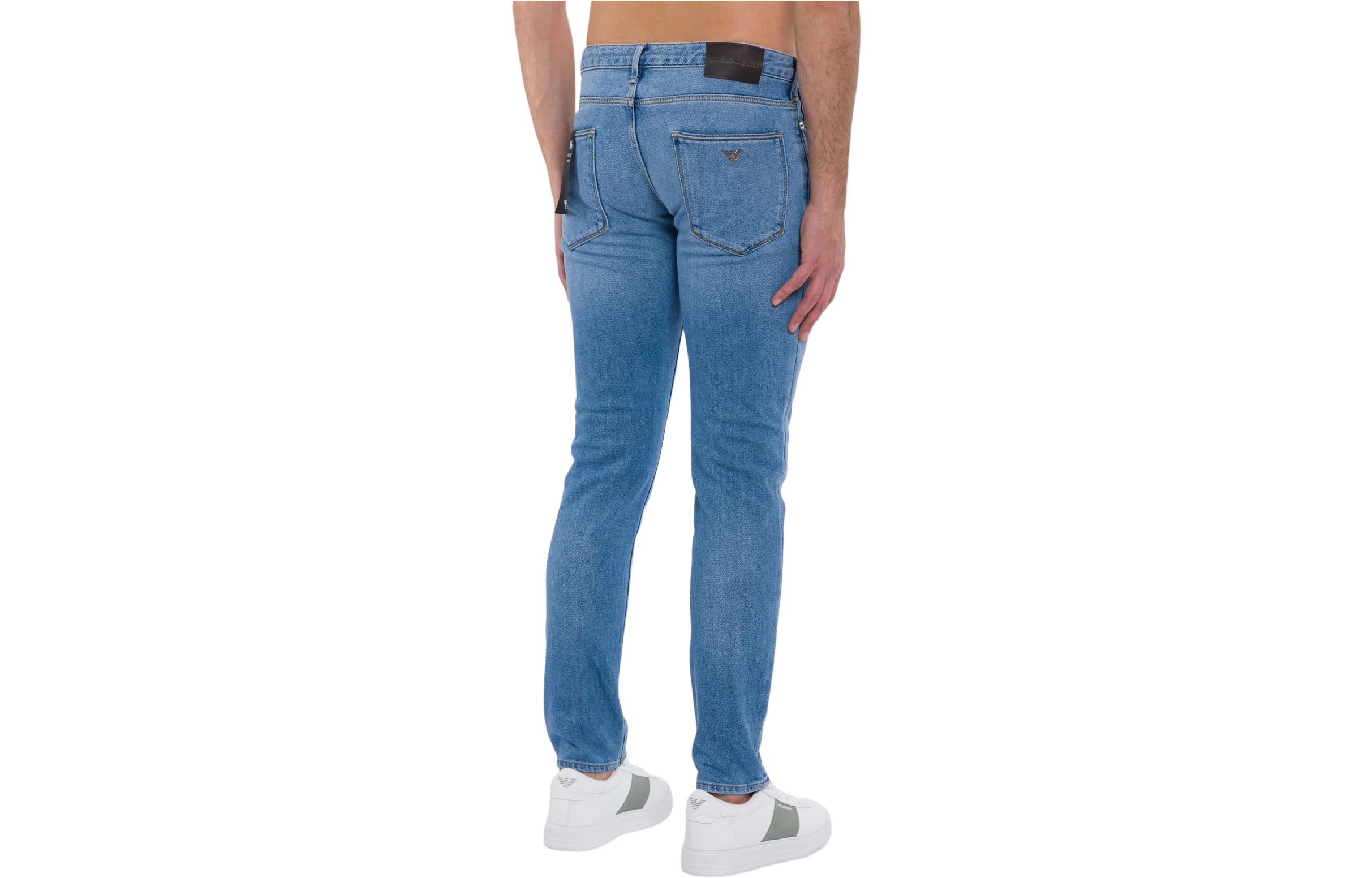Lookbook Emporio Armani Slim Fit Jeans Denim Biru SS23. 3R1J06-1DL2Z-0943