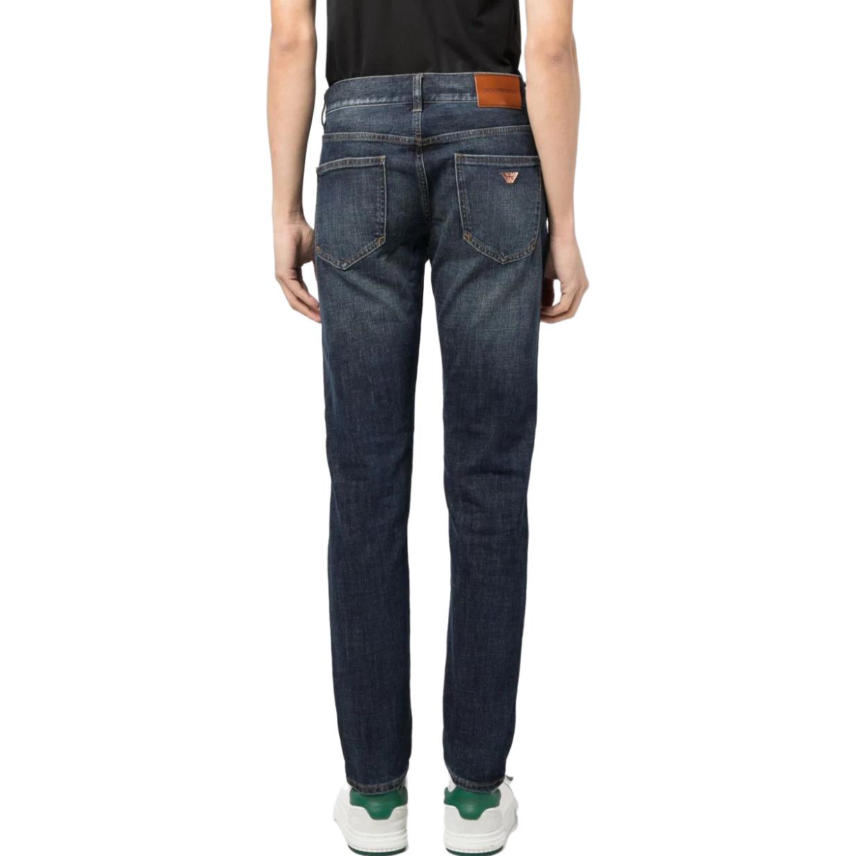 Shop Emporio Armani 修身直筒拉鍊水洗牛仔褲 - 藍色 6R1J16-1DRGZ-0941