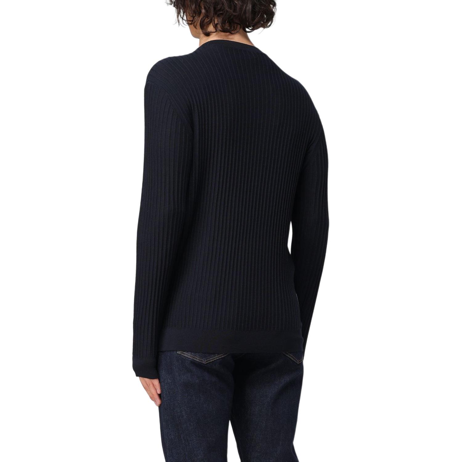 Lookbook Suéter de Manga Larga Emporio Armani Color Azul Cuello Redondo Sólido. EM000130-AF10460-UB118