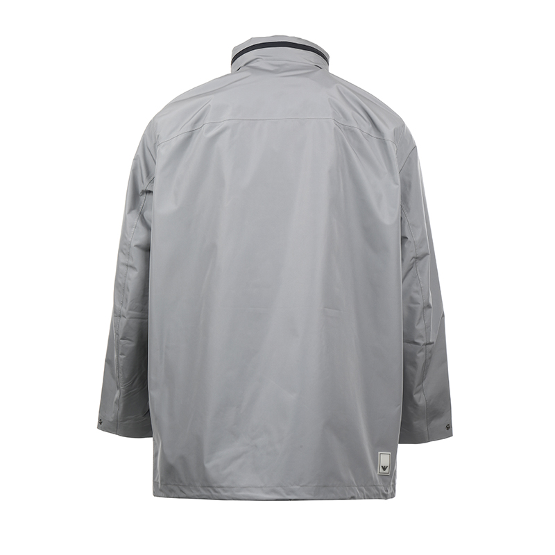 Lookbook Emporio Armani 素色長袖連帽外套。 EM000059AF10080UB118