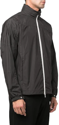 엠포리오 아르마니 SS22 로고 프린트 라이트웨이트 자켓 - 블랙 3L1BC5-1NCGZ-0999 Purchase 엠포리오 아르마니 SS22 로고 프린트 라이트웨이트 자켓 - 블랙 3L1BC5-1NCGZ-0999