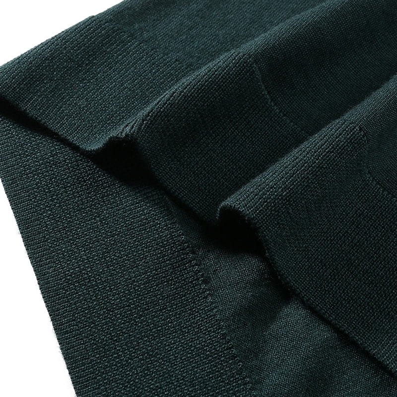 Purchase EMPORIO ARMANI SS24 Suéter de Punto Cuello Alto Cremallera Verde Oscuro. 6R1MXF-1MNFZ-F553