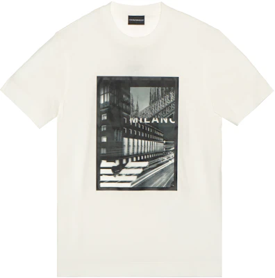 Emporio Armani Camiseta Blanca Gráfica de Manga Corta y Cuello Redondo. 6H1TA3-1JDXZ-0153 Order Emporio Armani Camiseta Blanca Gráfica de Manga Corta y Cuello Redondo. 6H1TA3-1JDXZ-0153