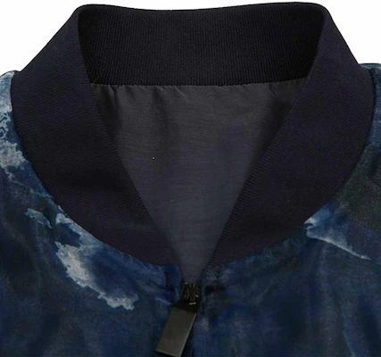 EMPORIO ARMANI Jaket Bomber Zip Motif Abstrak Multicolor. 51R300-51446-010 Shop EMPORIO ARMANI Jaket Bomber Zip Motif Abstrak Multicolor. 51R300-51446-010