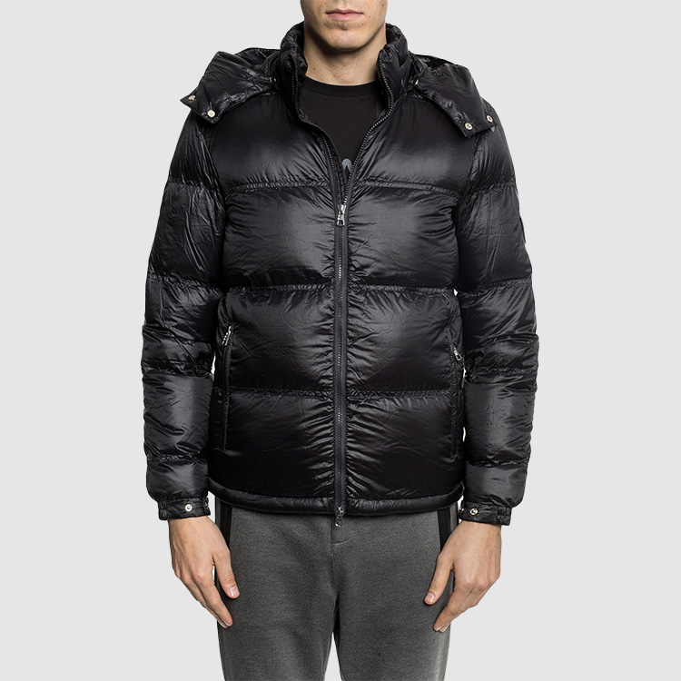 Lookbook エンポリオアルマーニ ブラック ウィンターパファーダウンジャケット フード付き 6ZPB53-PNE2Z-1200