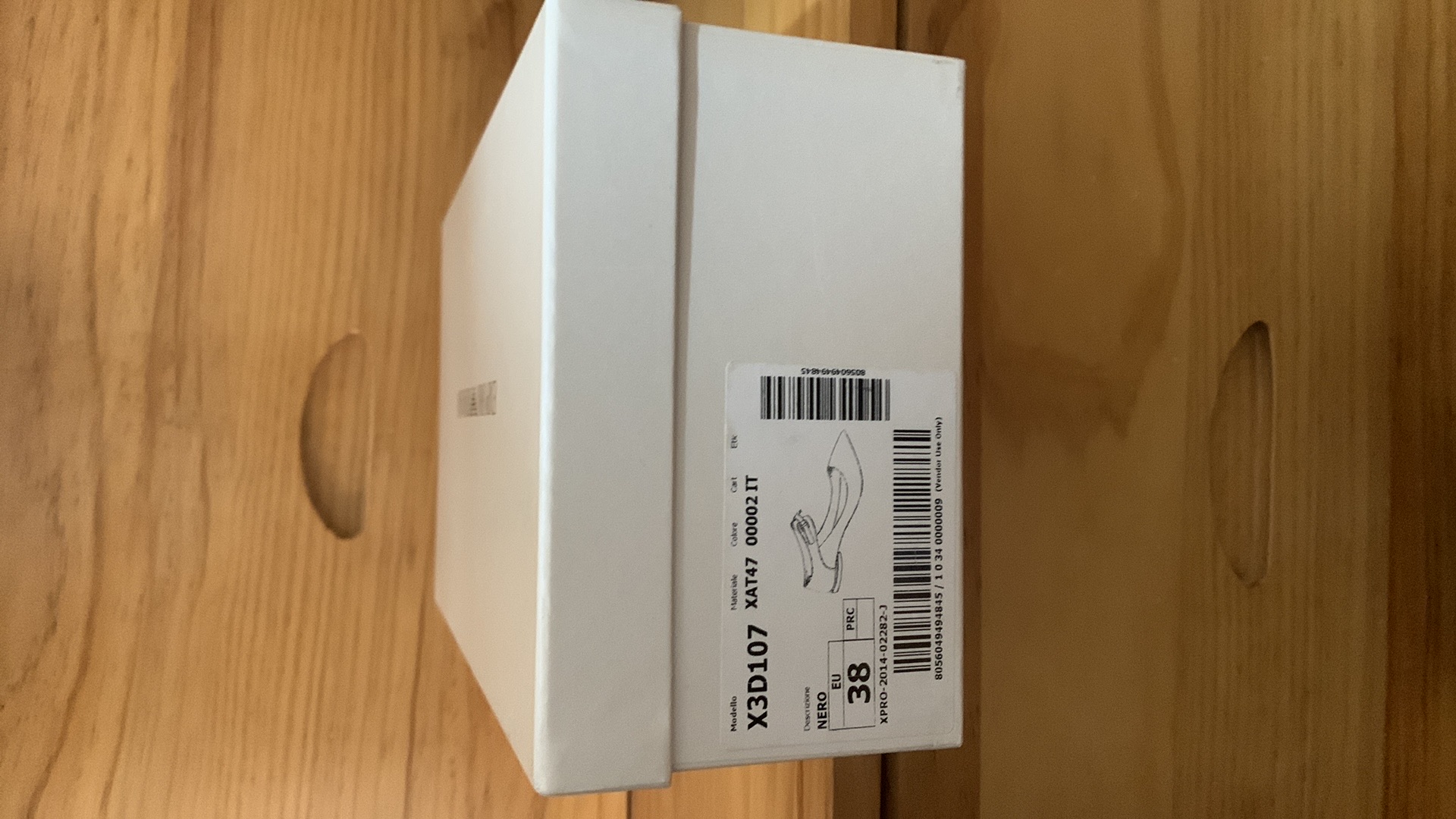 Lookbook Emporio Armani 尖头漆皮"亮光"鞋 X3D107