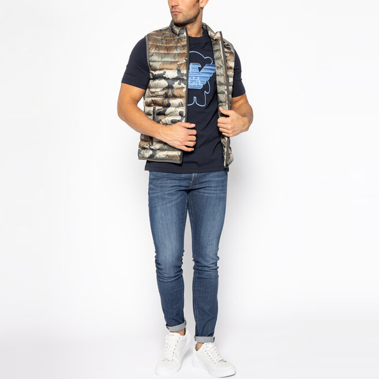 Emporio Armani Black Crewneck T-Shirt with Large Blue Logo Print. 3H1T8A-1J91Z-0922 圖 3