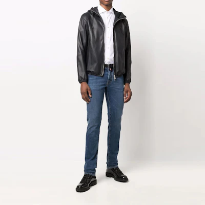 エンポリオ アルマーニ ブラック フーディ ジャケット FW21 長袖 ミニマルロゴ付き。 01R54P-01P54-922 Lookbook エンポリオ アルマーニ ブラック フーディ ジャケット FW21 長袖 ミニマルロゴ付き。 01R54P-01P54-922