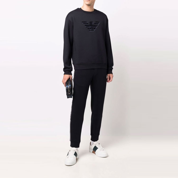 Lookbook EMPORIO ARMANI 黑色標誌印花休閒衛衣. 6K1M93-1JQNZ-0980