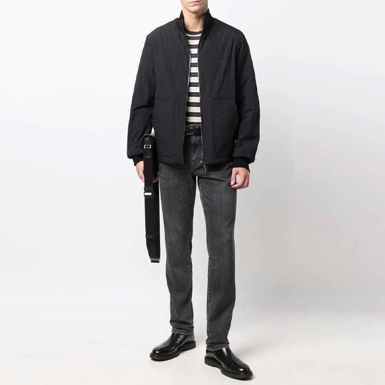 Lookbook EMPORIO ARMANI 黑色绗缝Logo飞行员夹克 8N1BQ4-1NZDZ-0999