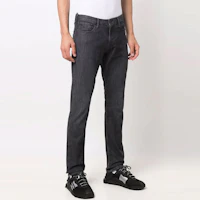 Purchase Emporio Armani 黑色修身牛仔褲附標誌設計。 8N1J06-1D85Z-0006