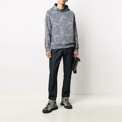 Emporio Armani Hoodie Lengan Panjang Biru Kesan Bleach 6H1MA5-1JDUZ-F942 Shop Emporio Armani Hoodie Lengan Panjang Biru Kesan Bleach 6H1MA5-1JDUZ-F942