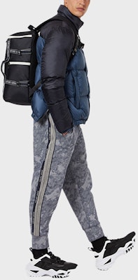 Chaqueta Acolchada con Capucha Emporio Armani Azul/Negro Colorblock. 6H1BL1-1NLSZ-F968 Details for Chaqueta Acolchada con Capucha Emporio Armani Azul/Negro Colorblock. 6H1BL1-1NLSZ-F968