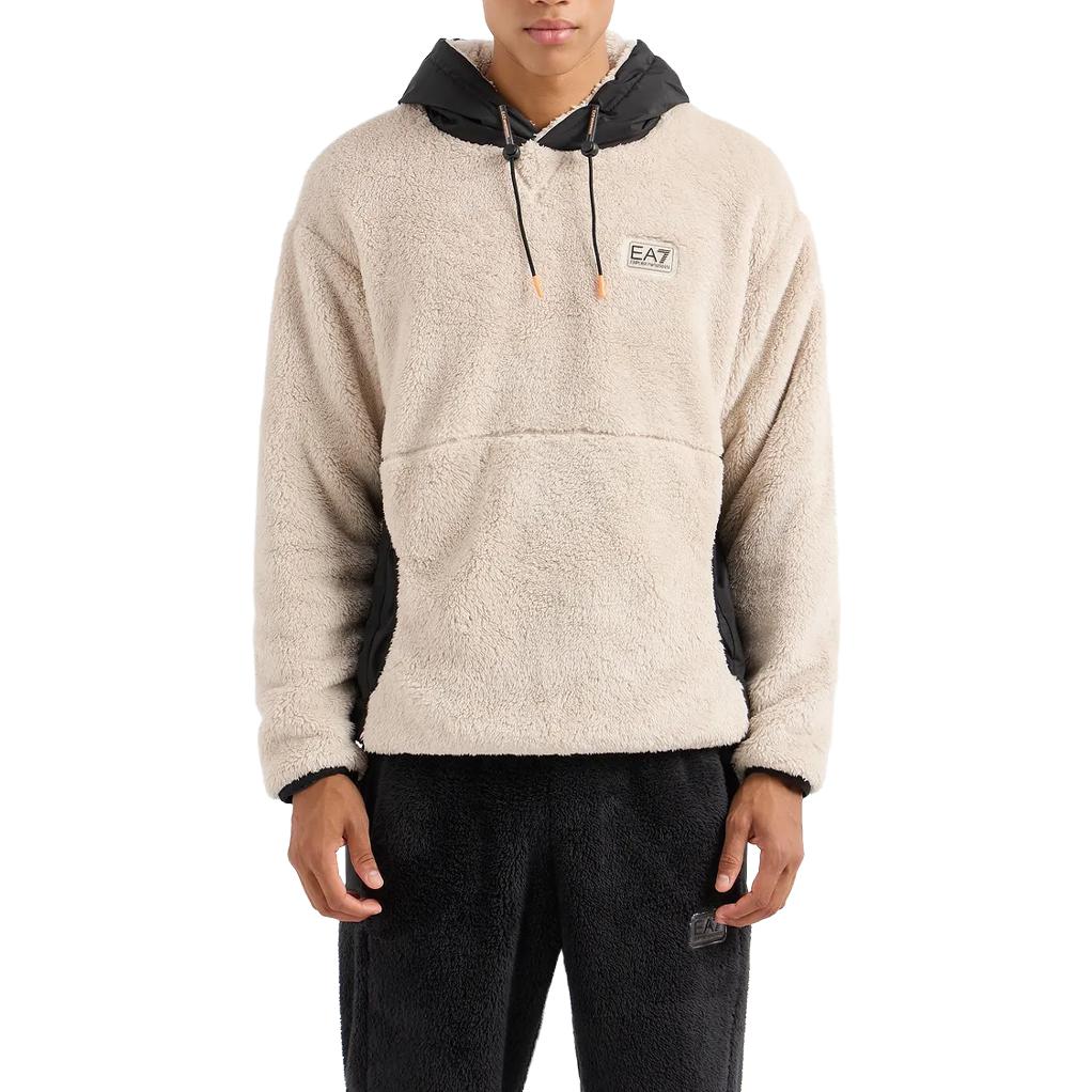 Shop EMPORIO ARMANI EA7 米色標誌貼布連帽上衣. 6RPM51-PJSFZ-11716