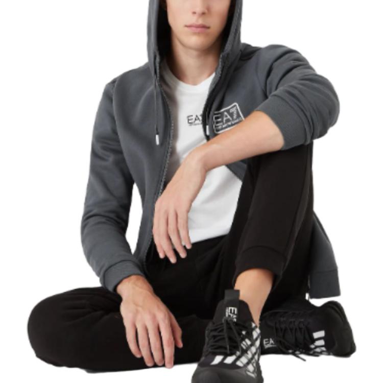 Shop EMPORIO ARMANI EA7 黑色休閒運動連帽拉鍊套裝。 6KPV68-PJ07Z-22BY